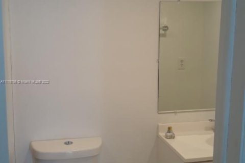 Condo in Sunrise, Florida, 2 bedrooms  № 1693791 - photo 9