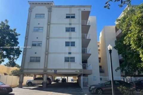 Condominio en venta en Hollywood, Florida, 2 dormitorios, 77.11 m2 № 1863863 - foto 2