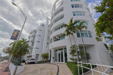 Condominio en alquiler en Miami Beach, Florida, 49.05 m2 № 1958984 - foto 1