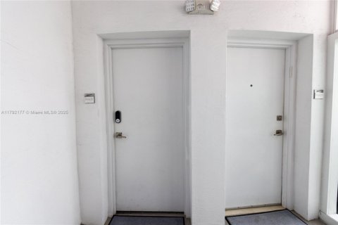 Condominio en alquiler en Miami Beach, Florida, 49.05 m2 № 1958984 - foto 15