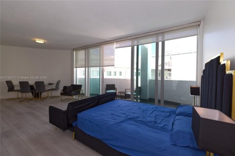 Condominio en alquiler en Miami Beach, Florida, 49.05 m2 № 1958984 - foto 2