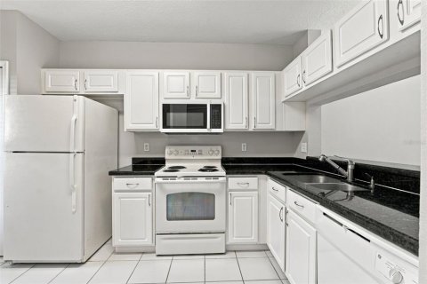 Townhouse in Wesley Chapel, Florida 2 bedrooms, 110 sq.m. № 2378990 - photo 5