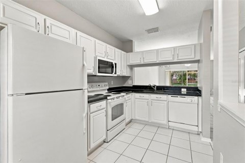 Townhouse in Wesley Chapel, Florida 2 bedrooms, 110 sq.m. № 2378990 - photo 7