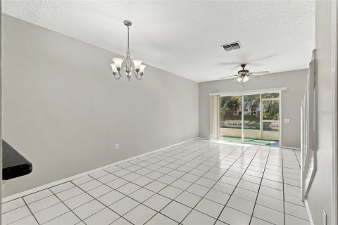 Townhouse in Wesley Chapel, Florida 2 bedrooms, 110 sq.m. № 2378990 - photo 12