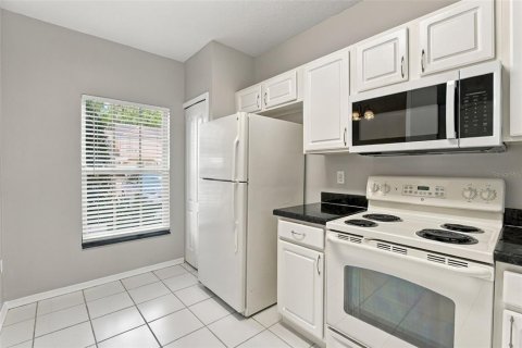 Townhouse in Wesley Chapel, Florida 2 bedrooms, 110 sq.m. № 2378990 - photo 6