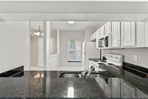 Townhouse in Wesley Chapel, Florida 2 bedrooms, 110 sq.m. № 2378990 - photo 8