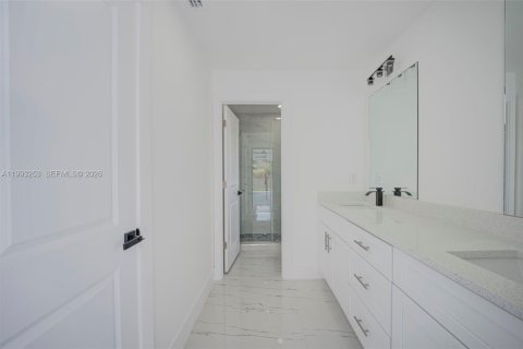 Villa ou maison à vendre à Cape Coral, Floride: 3 chambres, 162.11 m2 № 2056282 - photo 17