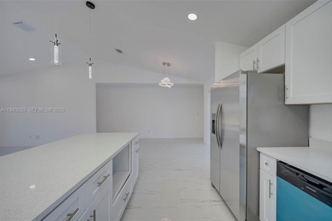 Villa ou maison à vendre à Cape Coral, Floride: 3 chambres, 162.11 m2 № 2056282 - photo 9