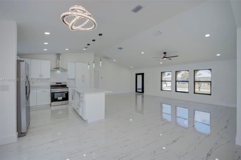 Villa ou maison à vendre à Cape Coral, Floride: 3 chambres, 162.11 m2 № 2056282 - photo 8
