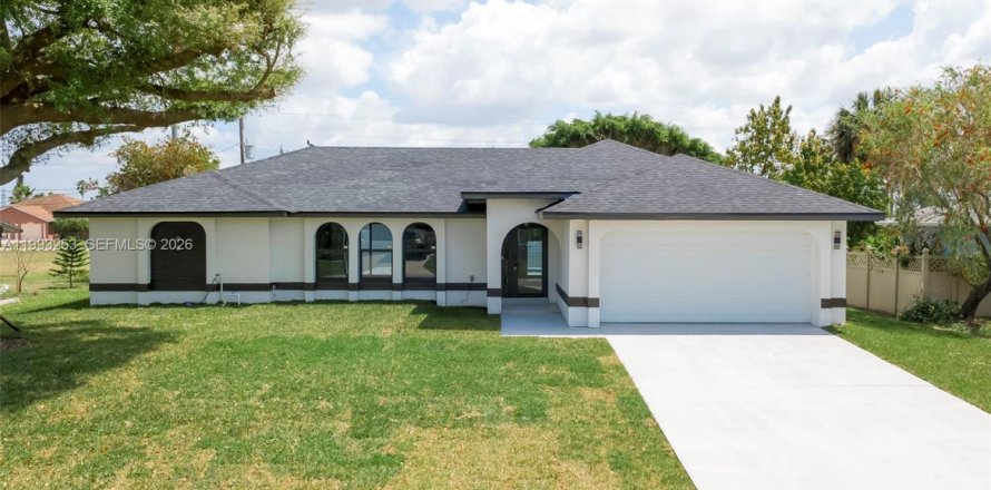 Villa ou maison à Cape Coral, Floride 3 chambres, 162.11 m2 № 2056282