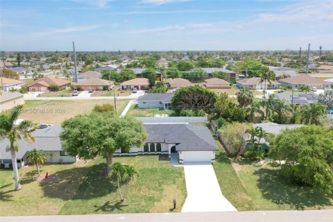 Villa ou maison à vendre à Cape Coral, Floride: 3 chambres, 162.11 m2 № 2056282 - photo 23