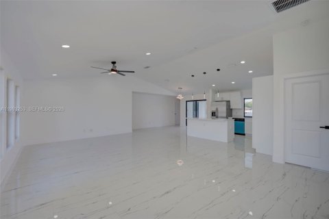 Villa ou maison à vendre à Cape Coral, Floride: 3 chambres, 162.11 m2 № 2056282 - photo 6