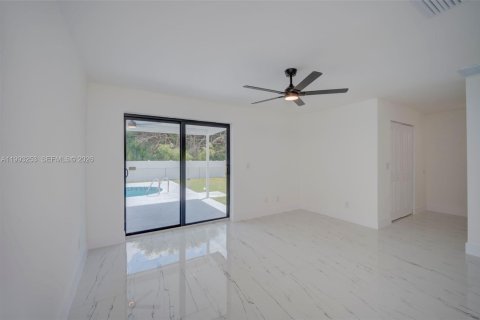 Villa ou maison à vendre à Cape Coral, Floride: 3 chambres, 162.11 m2 № 2056282 - photo 11