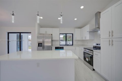 Villa ou maison à vendre à Cape Coral, Floride: 3 chambres, 162.11 m2 № 2056282 - photo 7