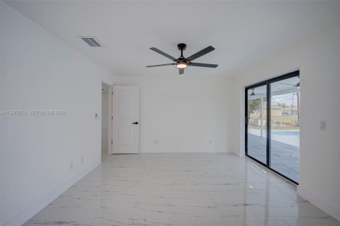 Villa ou maison à vendre à Cape Coral, Floride: 3 chambres, 162.11 m2 № 2056282 - photo 12