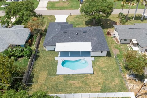 Villa ou maison à vendre à Cape Coral, Floride: 3 chambres, 162.11 m2 № 2056282 - photo 24