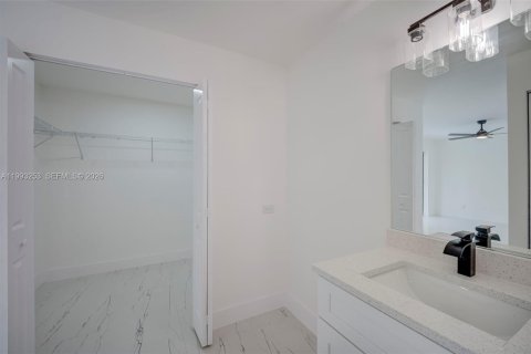 Villa ou maison à vendre à Cape Coral, Floride: 3 chambres, 162.11 m2 № 2056282 - photo 13