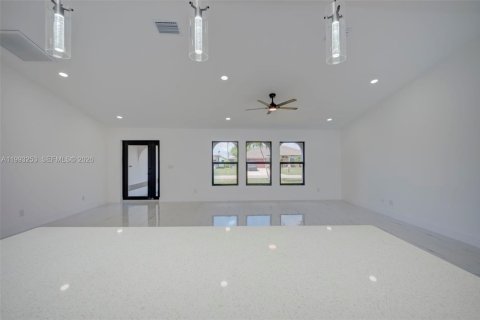 Villa ou maison à vendre à Cape Coral, Floride: 3 chambres, 162.11 m2 № 2056282 - photo 10