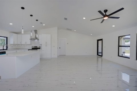 Villa ou maison à vendre à Cape Coral, Floride: 3 chambres, 162.11 m2 № 2056282 - photo 3