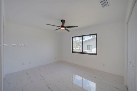 Villa ou maison à vendre à Cape Coral, Floride: 3 chambres, 162.11 m2 № 2056282 - photo 15