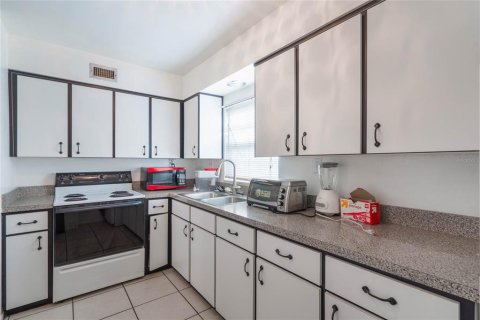 Condo in Winter Park, Florida, 2 bedrooms  № 1552786 - photo 8