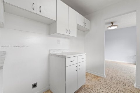 Casa en venta en Homestead, Florida, 4 dormitorios, 125.42 m2 № 1946693 - foto 12