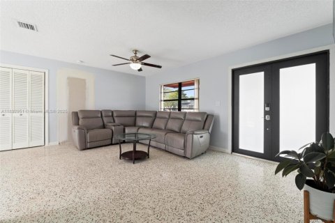 Casa en venta en Homestead, Florida, 4 dormitorios, 125.42 m2 № 1946693 - foto 6