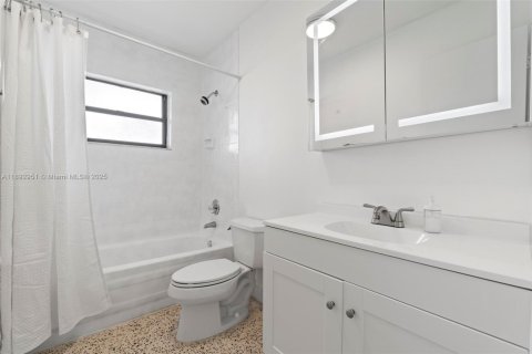 Casa en venta en Homestead, Florida, 4 dormitorios, 125.42 m2 № 1946693 - foto 27