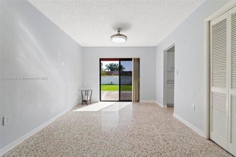 Casa en venta en Homestead, Florida, 4 dormitorios, 125.42 m2 № 1946693 - foto 8