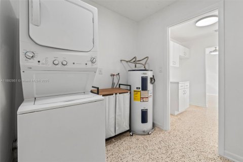 Casa en venta en Homestead, Florida, 4 dormitorios, 125.42 m2 № 1946693 - foto 15