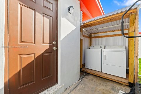 Casa en venta en Homestead, Florida, 4 dormitorios, 125.42 m2 № 1946693 - foto 18