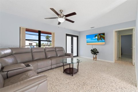 Casa en venta en Homestead, Florida, 4 dormitorios, 125.42 m2 № 1946693 - foto 7