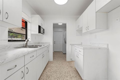 Casa en venta en Homestead, Florida, 4 dormitorios, 125.42 m2 № 1946693 - foto 10