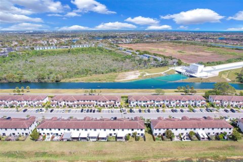 Copropriété à vendre à Miami, Floride: 3 chambres, 147.44 m2 № 2046337 - photo 3