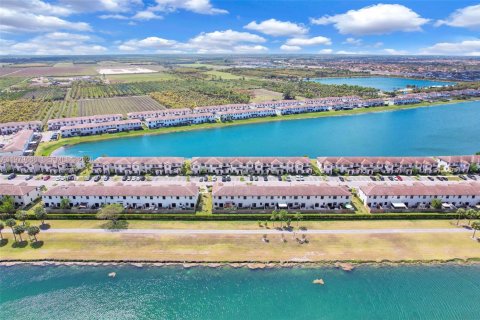 Copropriété à vendre à Miami, Floride: 3 chambres, 147.44 m2 № 2046337 - photo 7