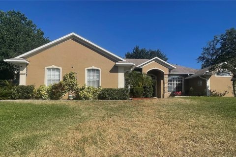 House in Clermont, Florida 4 bedrooms, 219.34 sq.m. № 1659349 - photo 1