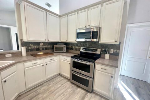 House in Clermont, Florida 4 bedrooms, 219.34 sq.m. № 1659349 - photo 5