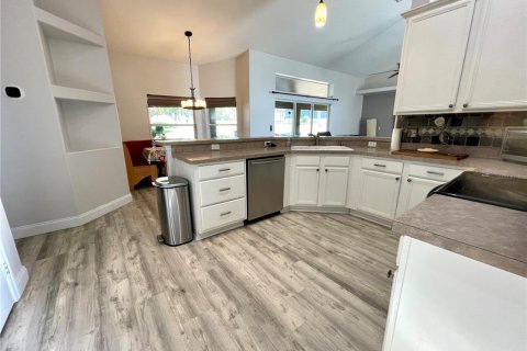 House in Clermont, Florida 4 bedrooms, 219.34 sq.m. № 1659349 - photo 4