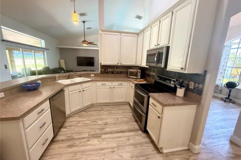 House in Clermont, Florida 4 bedrooms, 219.34 sq.m. № 1659349 - photo 3