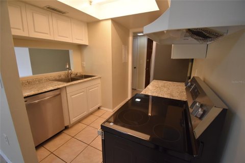 Condo in Casselberry, Florida, 2 bedrooms  № 1868856 - photo 5