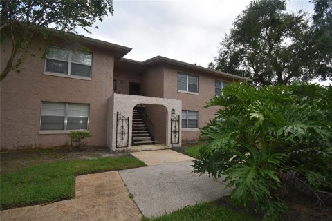 Condo in Casselberry, Florida, 2 bedrooms  № 1868856 - photo 1