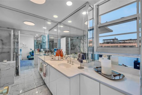 Copropriété à vendre à Miami Beach, Floride: 2 chambres, 235.41 m2 № 2061524 - photo 11