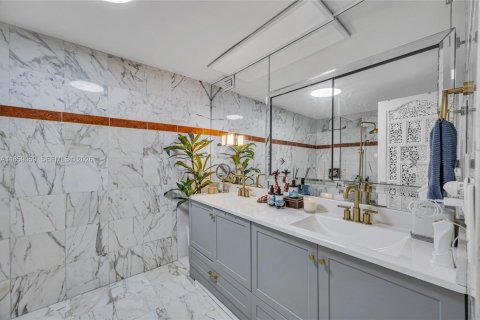 Copropriété à vendre à Miami Beach, Floride: 2 chambres, 235.41 m2 № 2061524 - photo 16