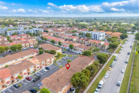 Купить таунхаус в Майами, Флорида 3 спальни, 121.52м2, № 1971197 - фото 27