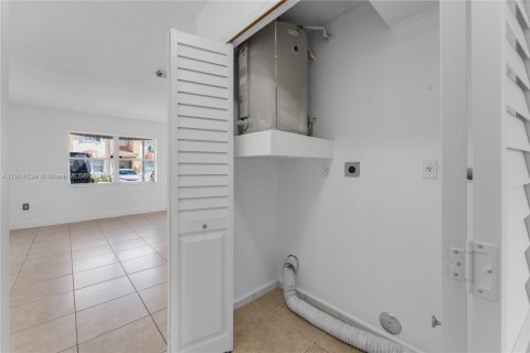 Купить таунхаус в Майами, Флорида 3 спальни, 121.52м2, № 1971197 - фото 13