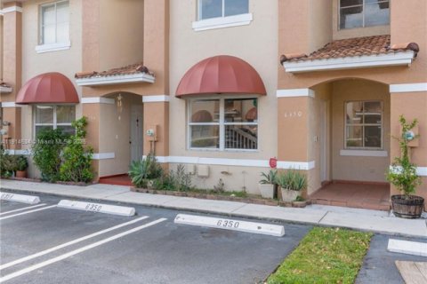 Купить таунхаус в Майами, Флорида 3 спальни, 121.52м2, № 1971197 - фото 2