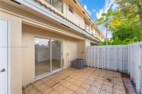 Купить таунхаус в Майами, Флорида 3 спальни, 121.52м2, № 1971197 - фото 23