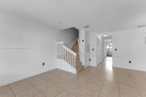 Купить таунхаус в Майами, Флорида 3 спальни, 121.52м2, № 1971197 - фото 5