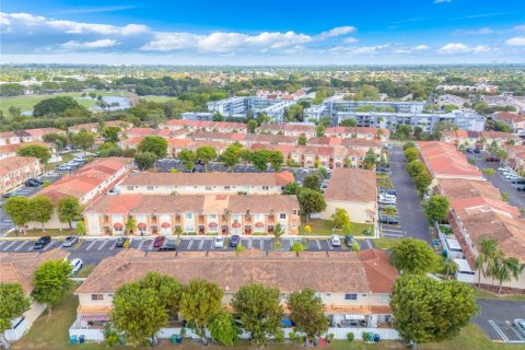 Купить таунхаус в Майами, Флорида 3 спальни, 121.52м2, № 1971197 - фото 30