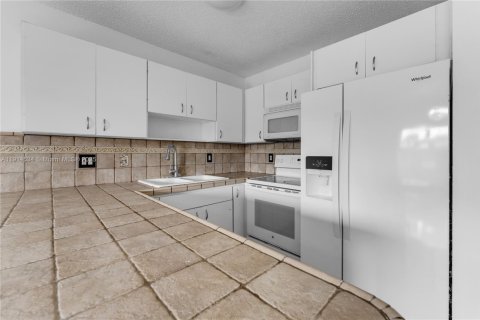 Купить таунхаус в Майами, Флорида 3 спальни, 121.52м2, № 1971197 - фото 8